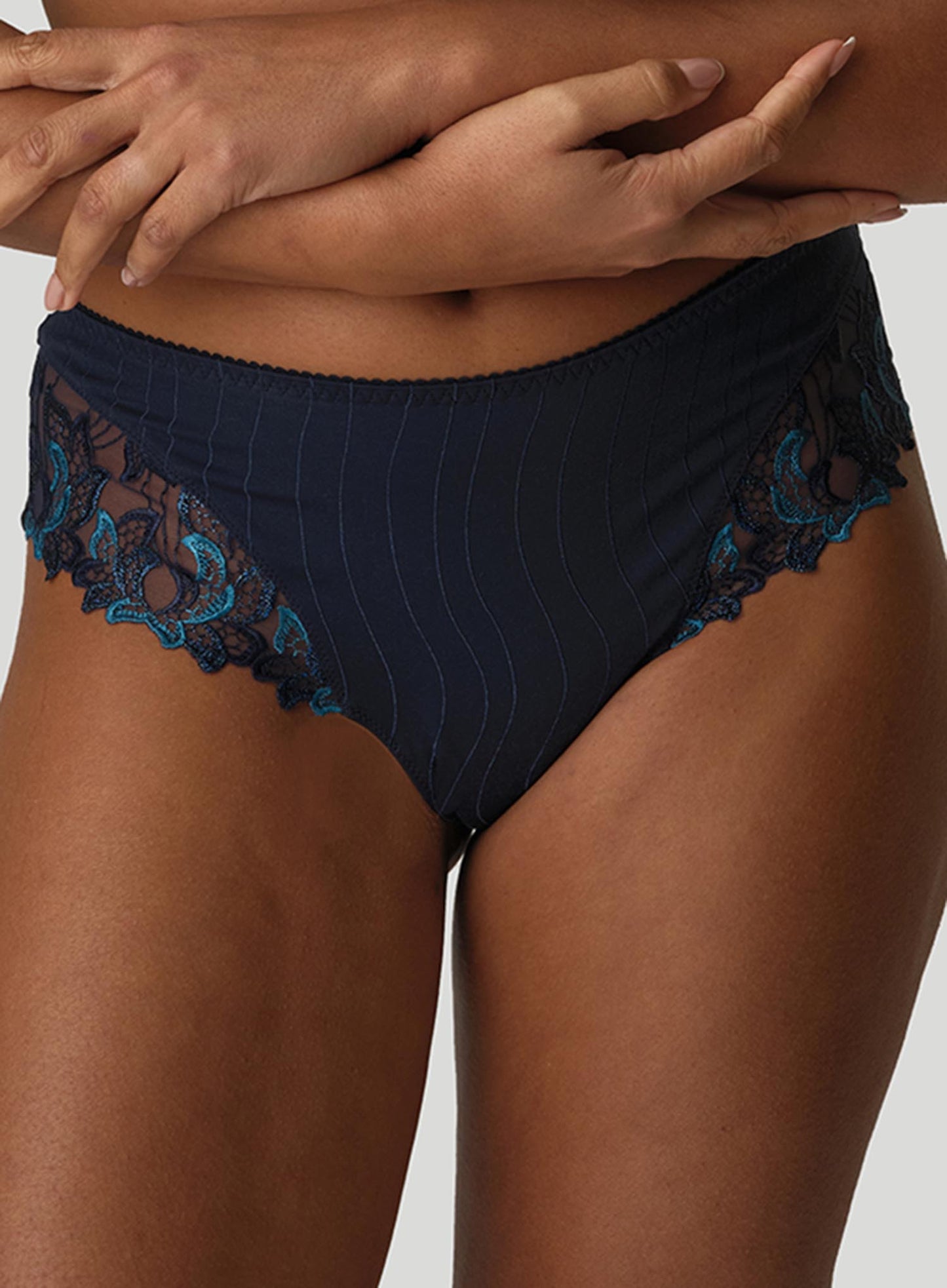 PrimaDonna: Deauville Luxury Thong Velvet Blue