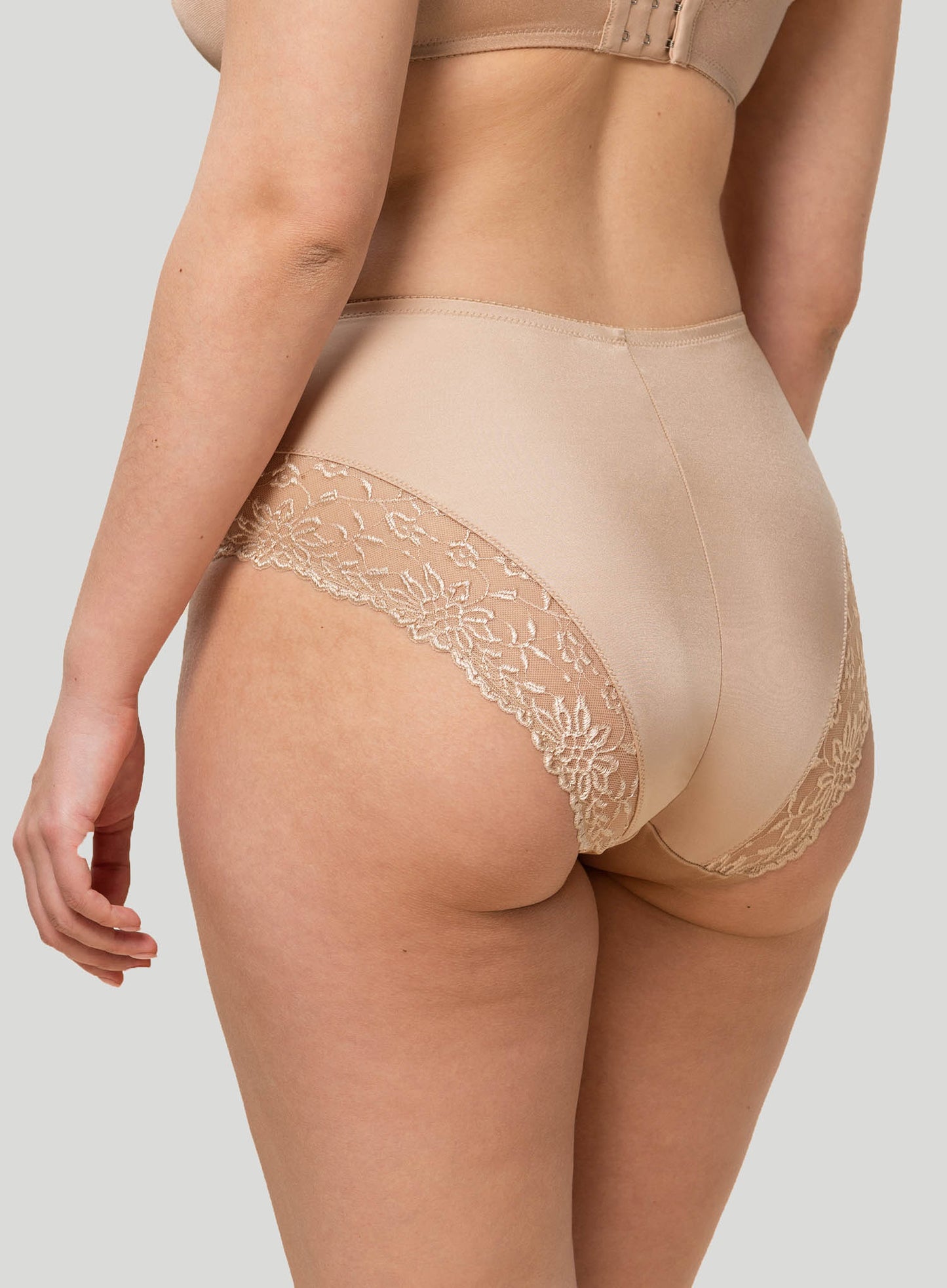 Triumph: Ladyform Soft Maxi Brief Smooth Skin